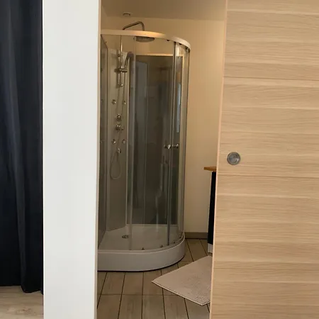 Joli Dans Le Vieux Climatise Apartament